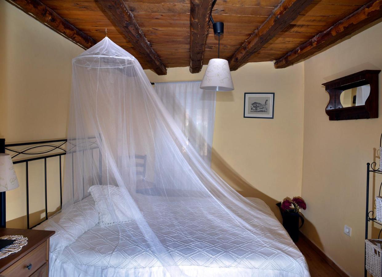 Hostal La Casita De Leire Tamajon Exterior foto